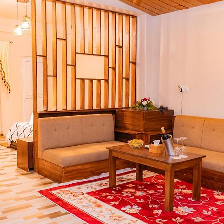 Busy Bee Resort, Pokhara Esterno foto