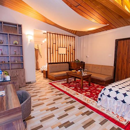 Busy Bee Resort, Pokhara Esterno foto