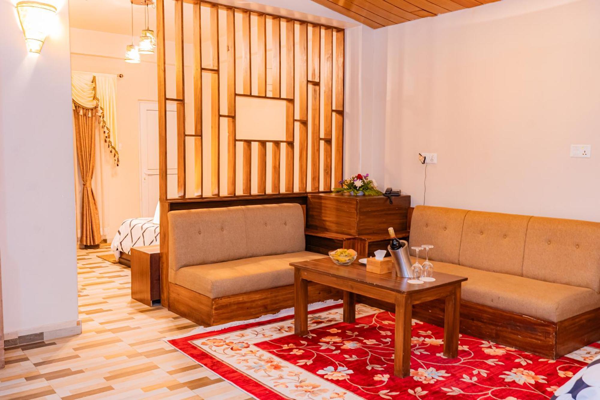 Busy Bee Resort, Pokhara Esterno foto