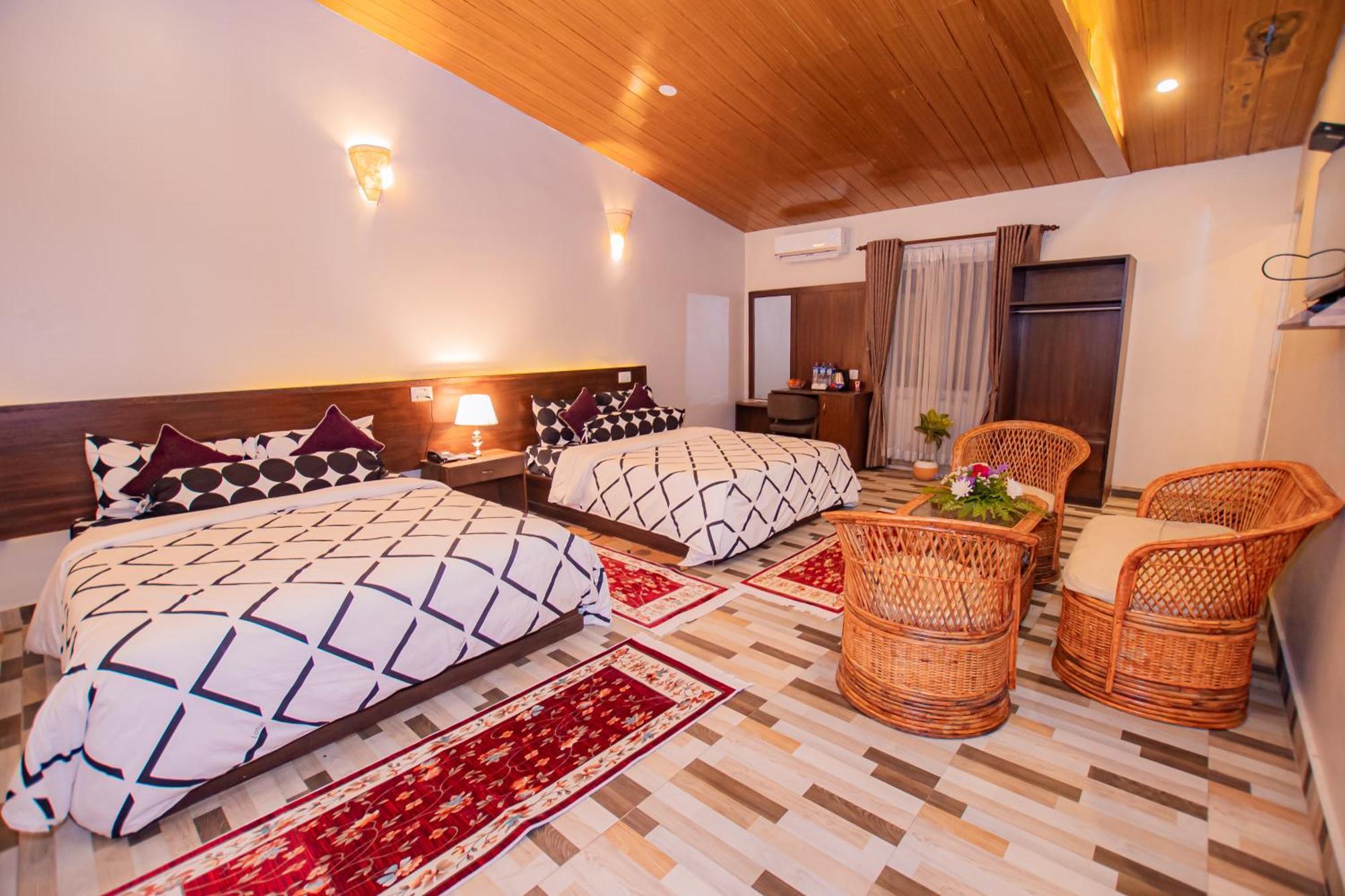 Busy Bee Resort, Pokhara Esterno foto