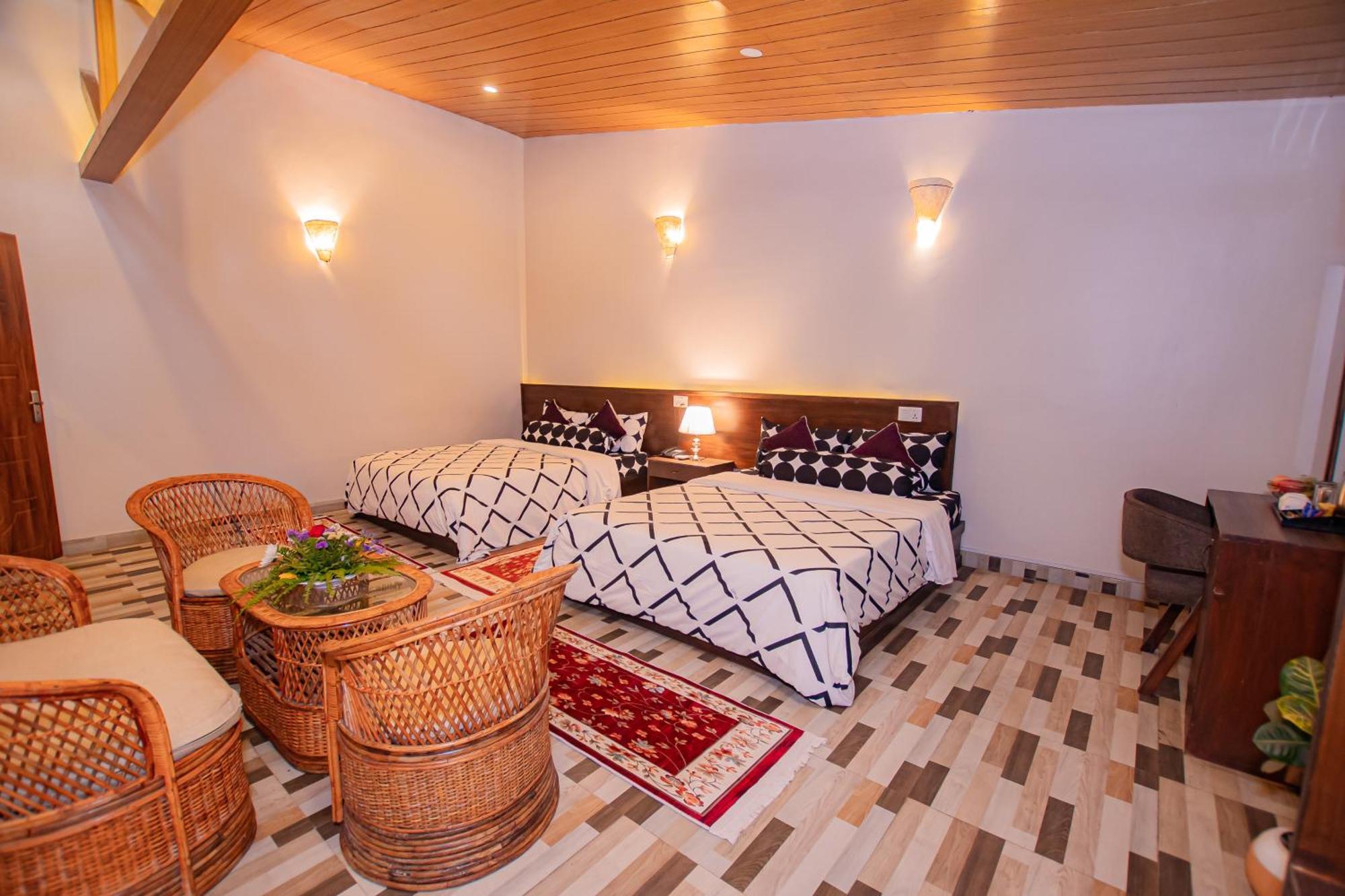 Busy Bee Resort, Pokhara Esterno foto