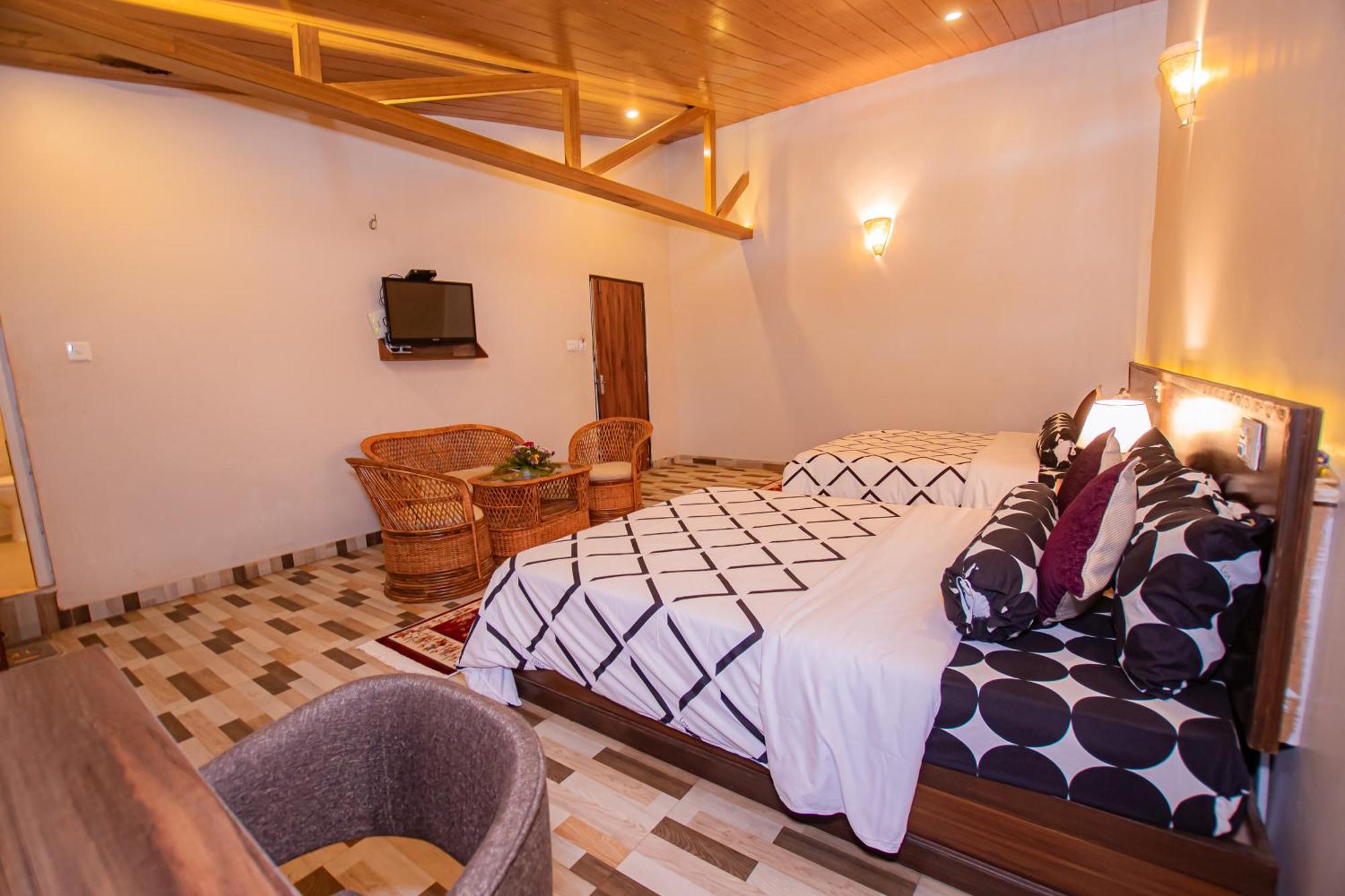 Busy Bee Resort, Pokhara Esterno foto