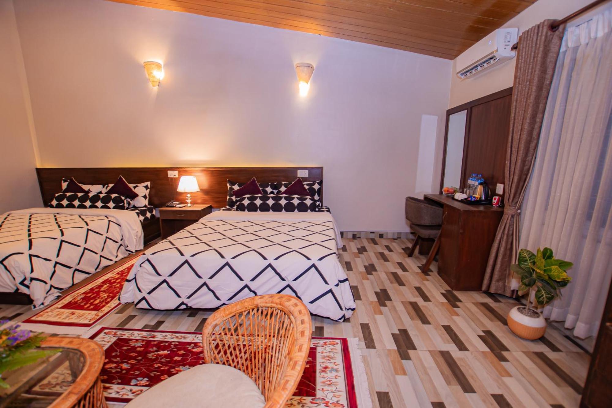 Busy Bee Resort, Pokhara Esterno foto