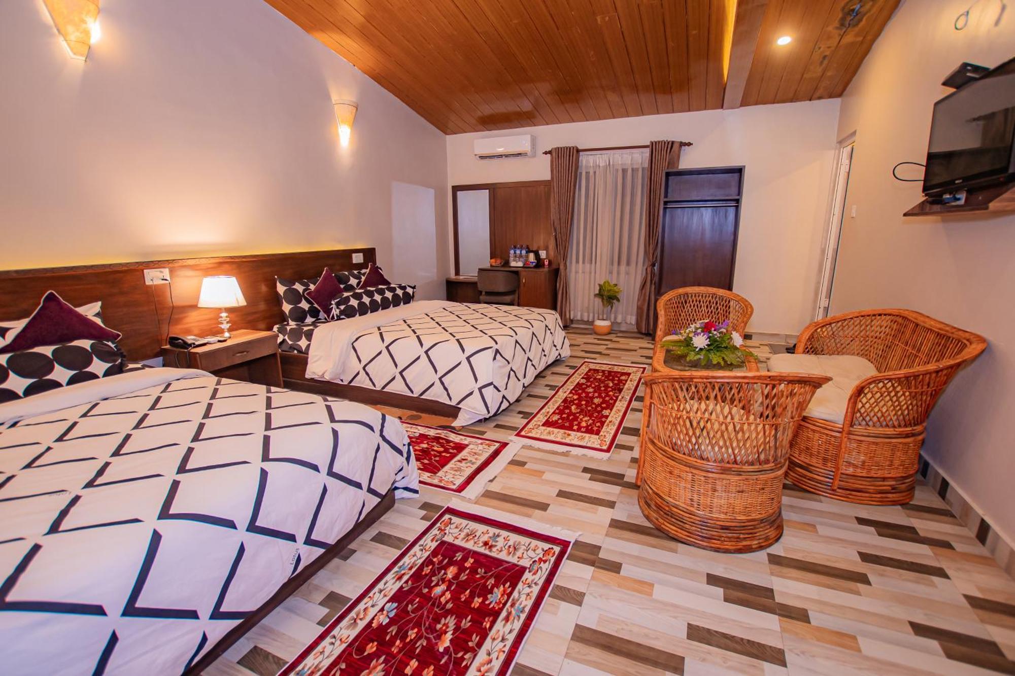 Busy Bee Resort, Pokhara Esterno foto
