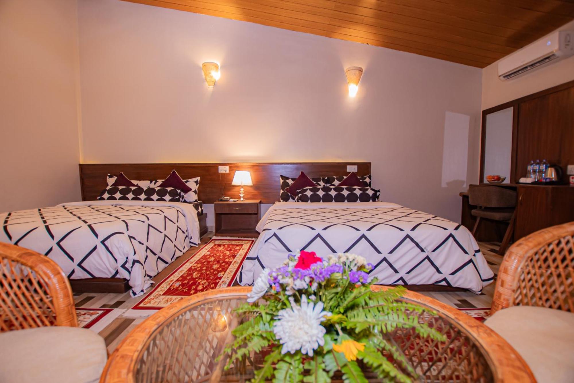 Busy Bee Resort, Pokhara Esterno foto