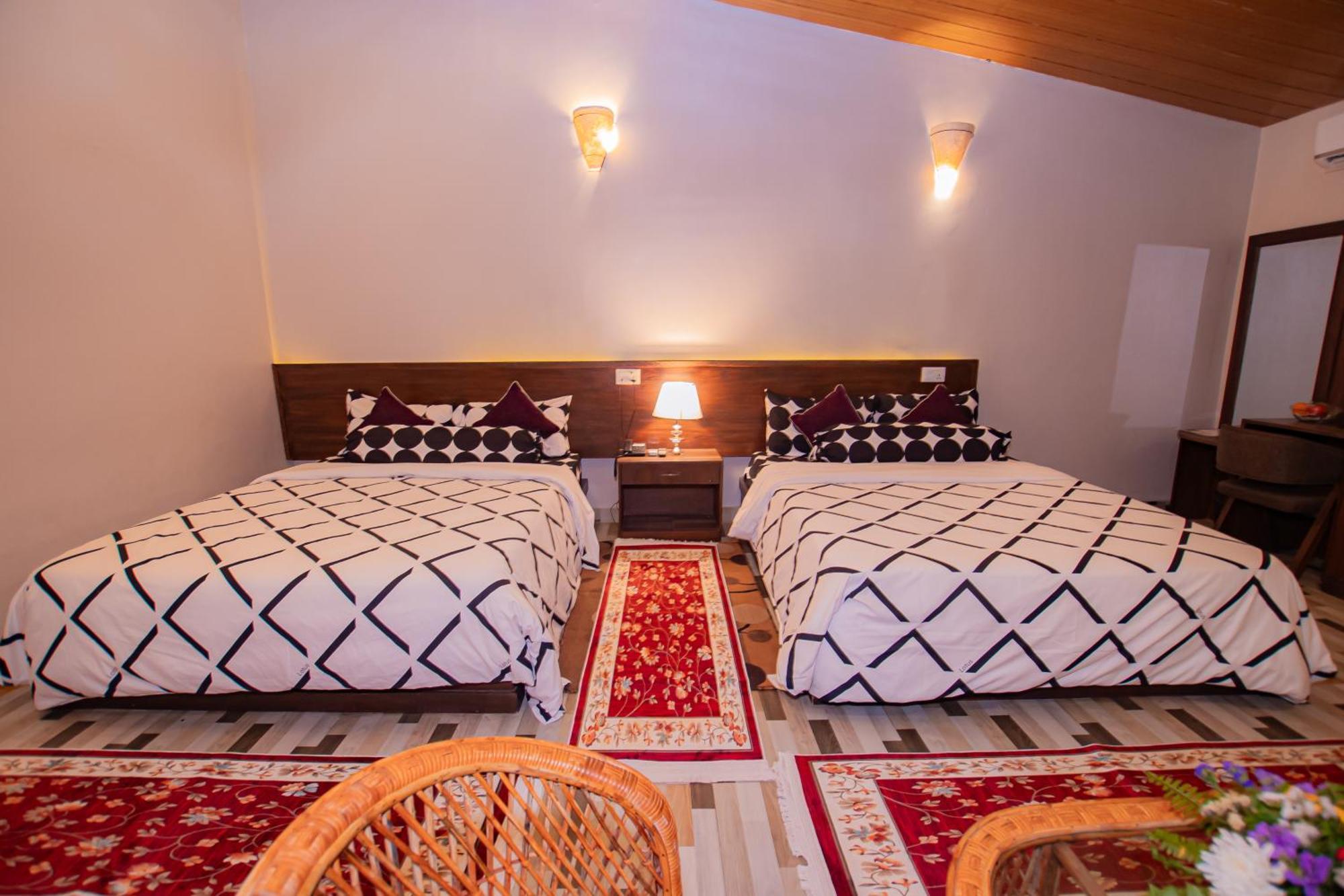 Busy Bee Resort, Pokhara Esterno foto