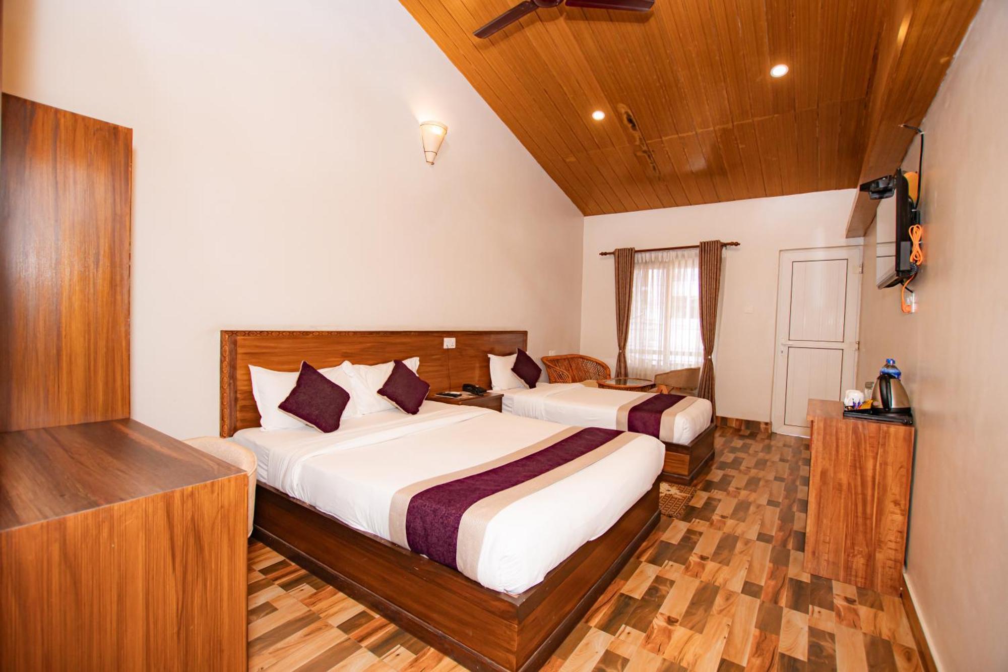 Busy Bee Resort, Pokhara Esterno foto