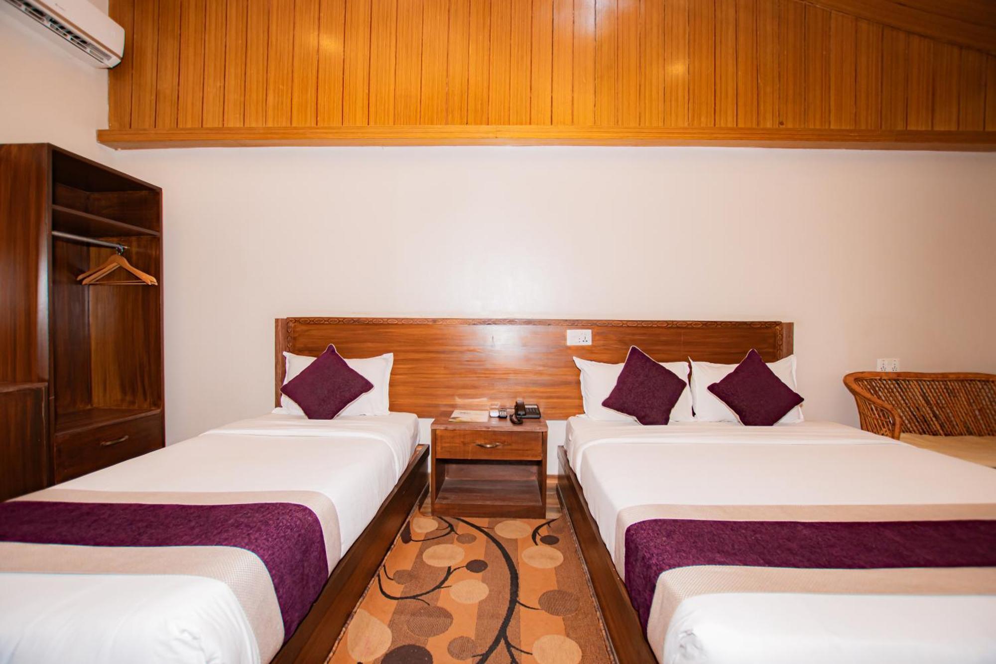 Busy Bee Resort, Pokhara Esterno foto