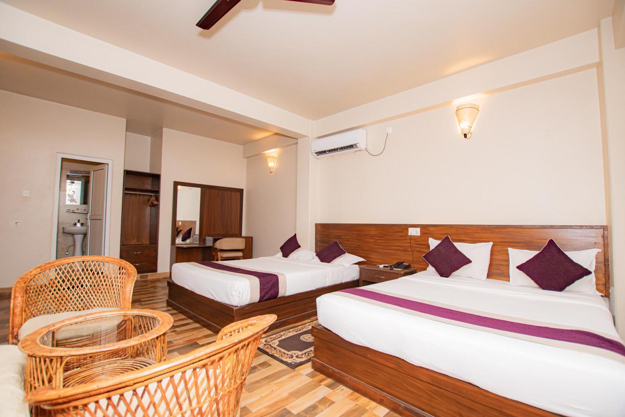 Busy Bee Resort, Pokhara Esterno foto