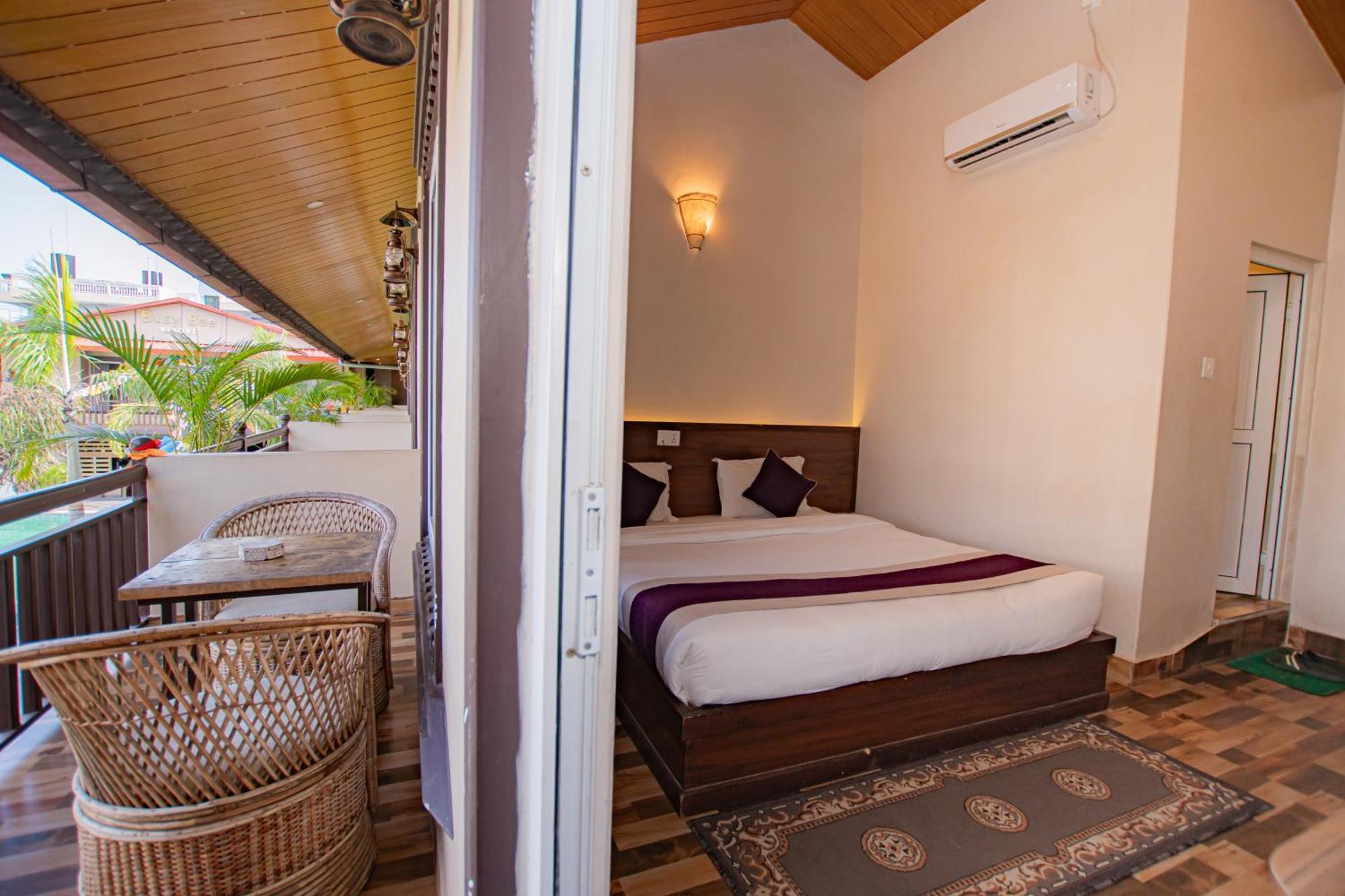 Busy Bee Resort, Pokhara Esterno foto
