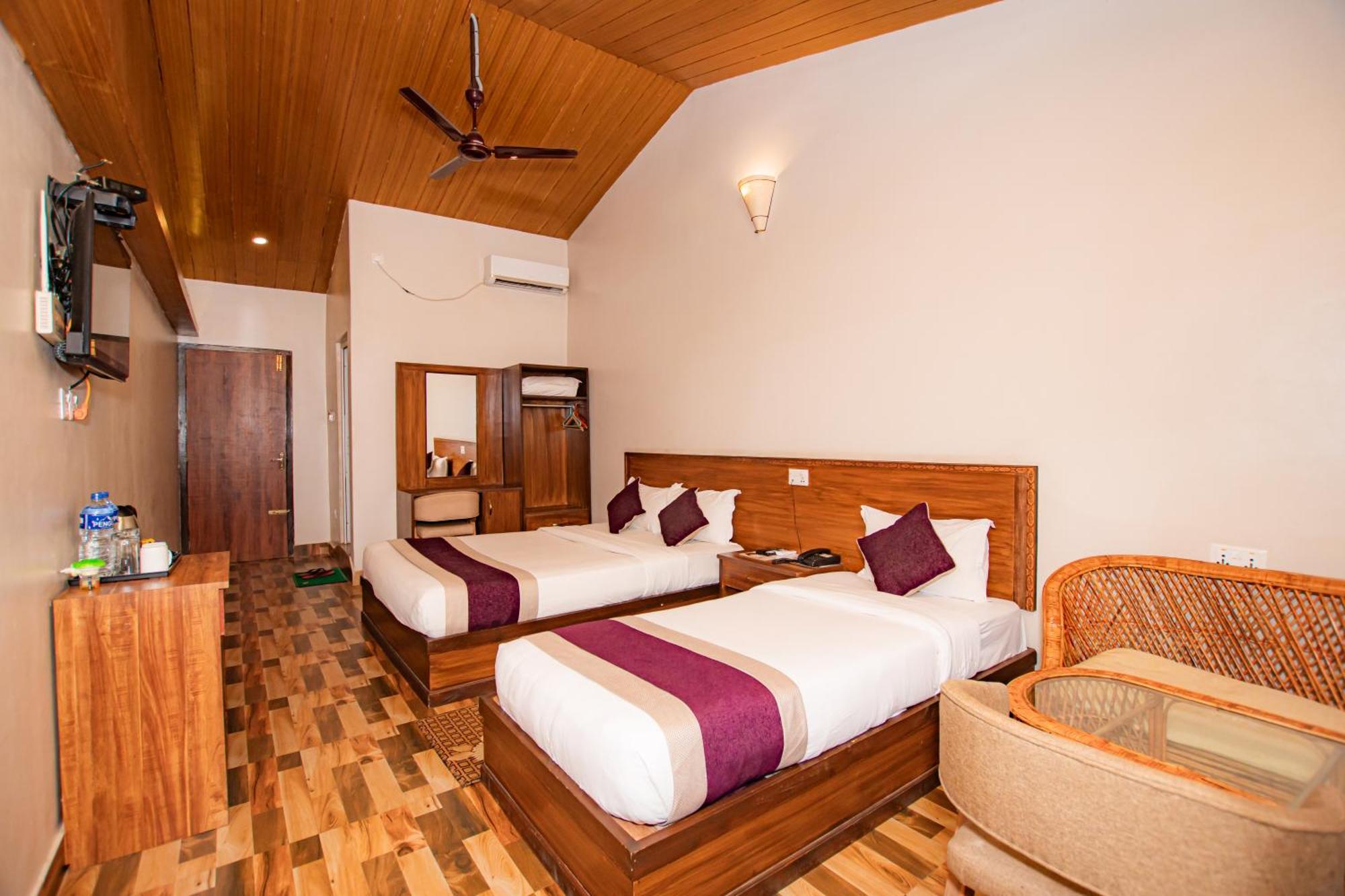 Busy Bee Resort, Pokhara Esterno foto