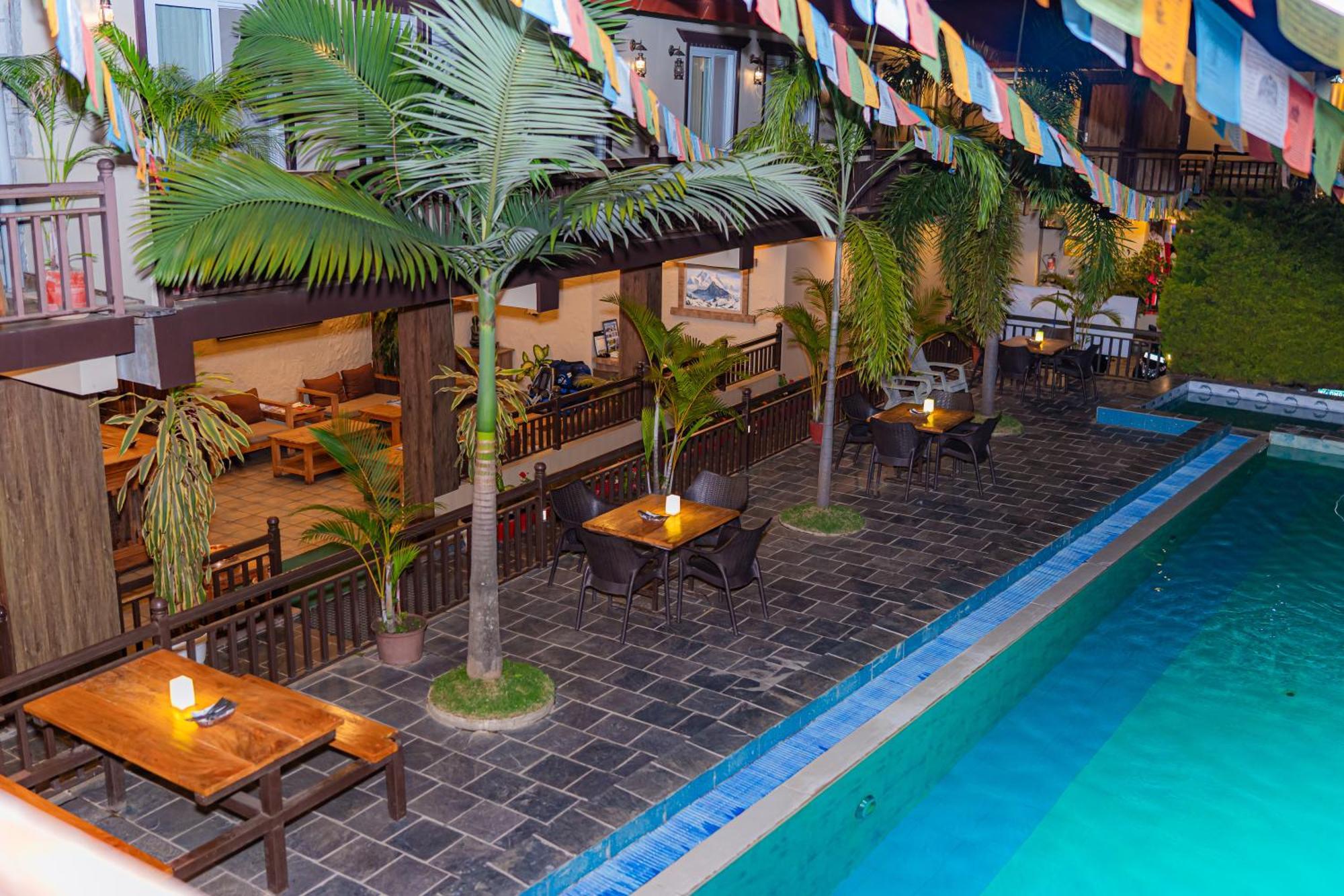 Busy Bee Resort, Pokhara Esterno foto