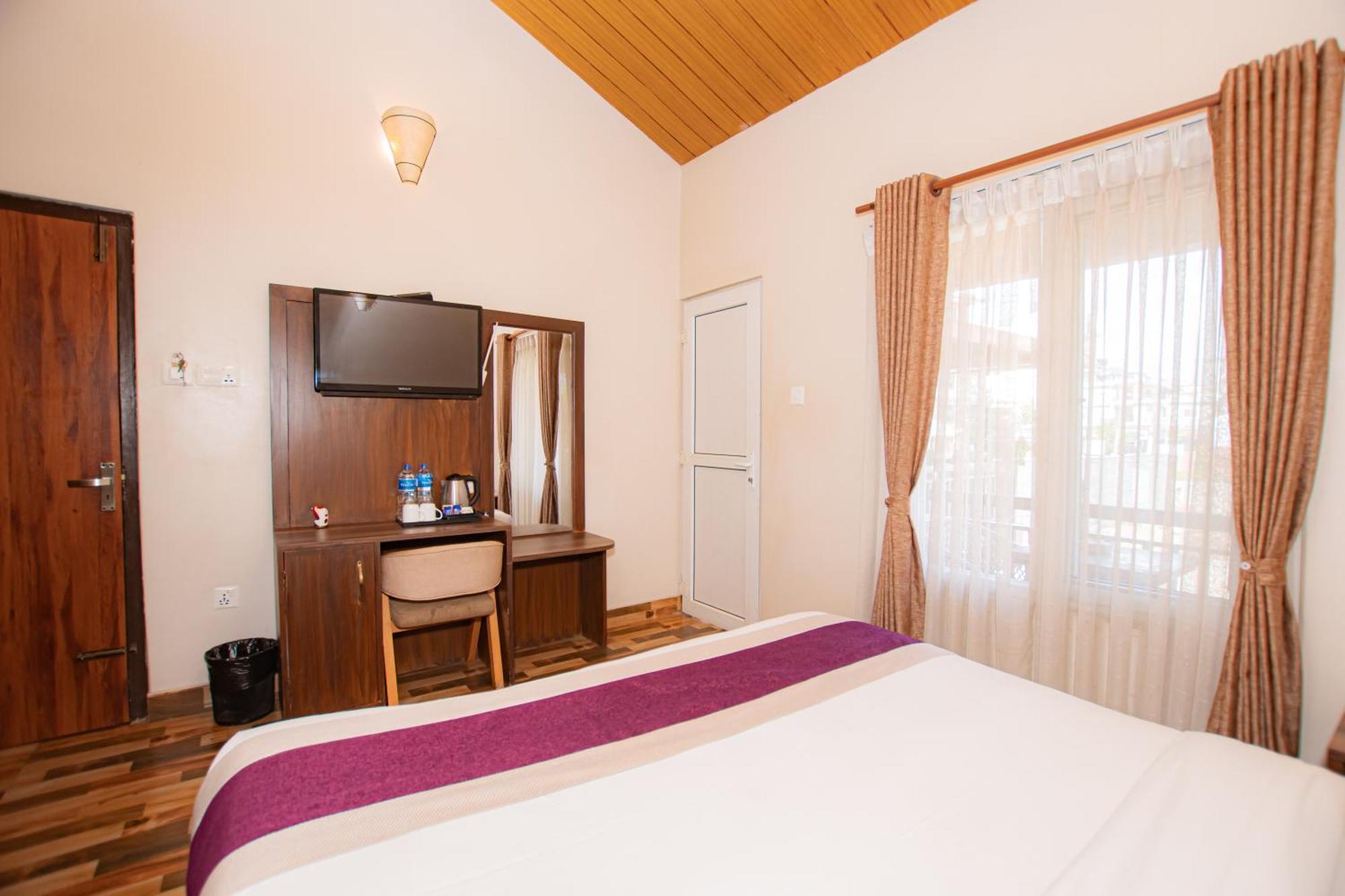Busy Bee Resort, Pokhara Esterno foto