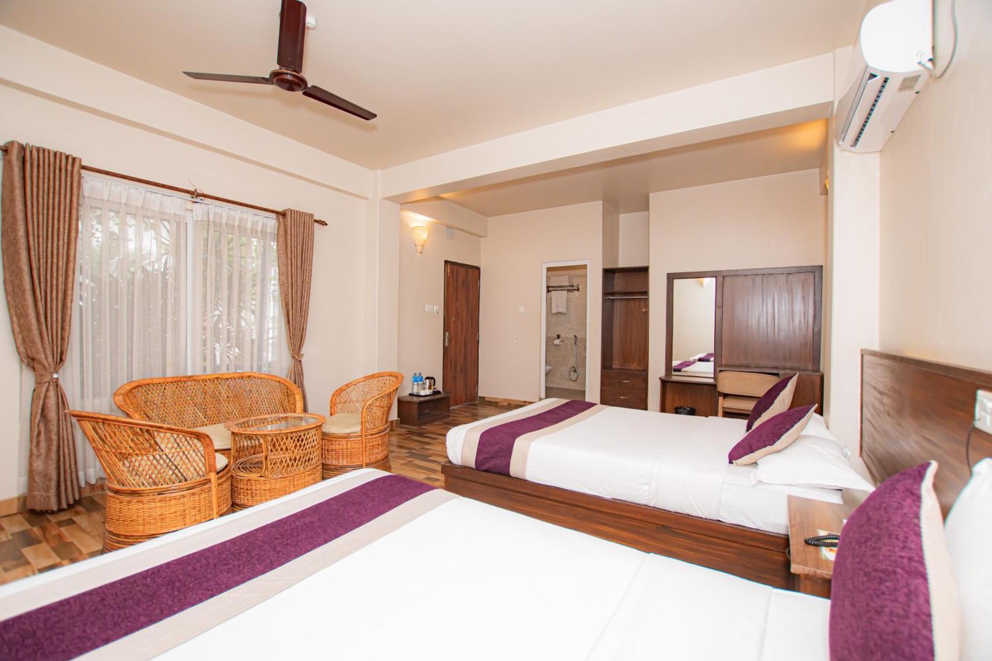 Busy Bee Resort, Pokhara Esterno foto