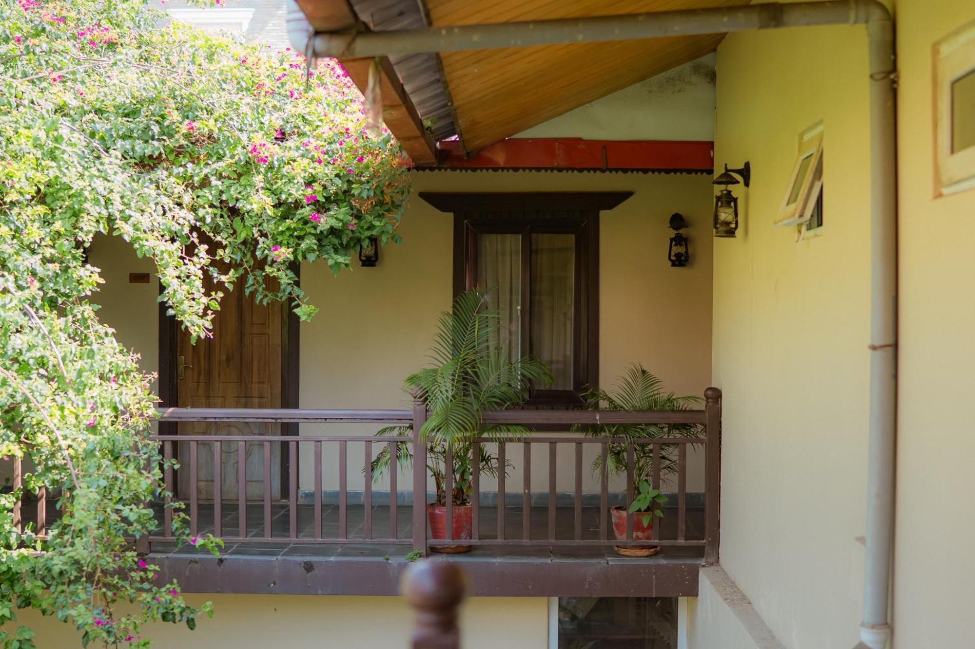 Busy Bee Resort, Pokhara Esterno foto